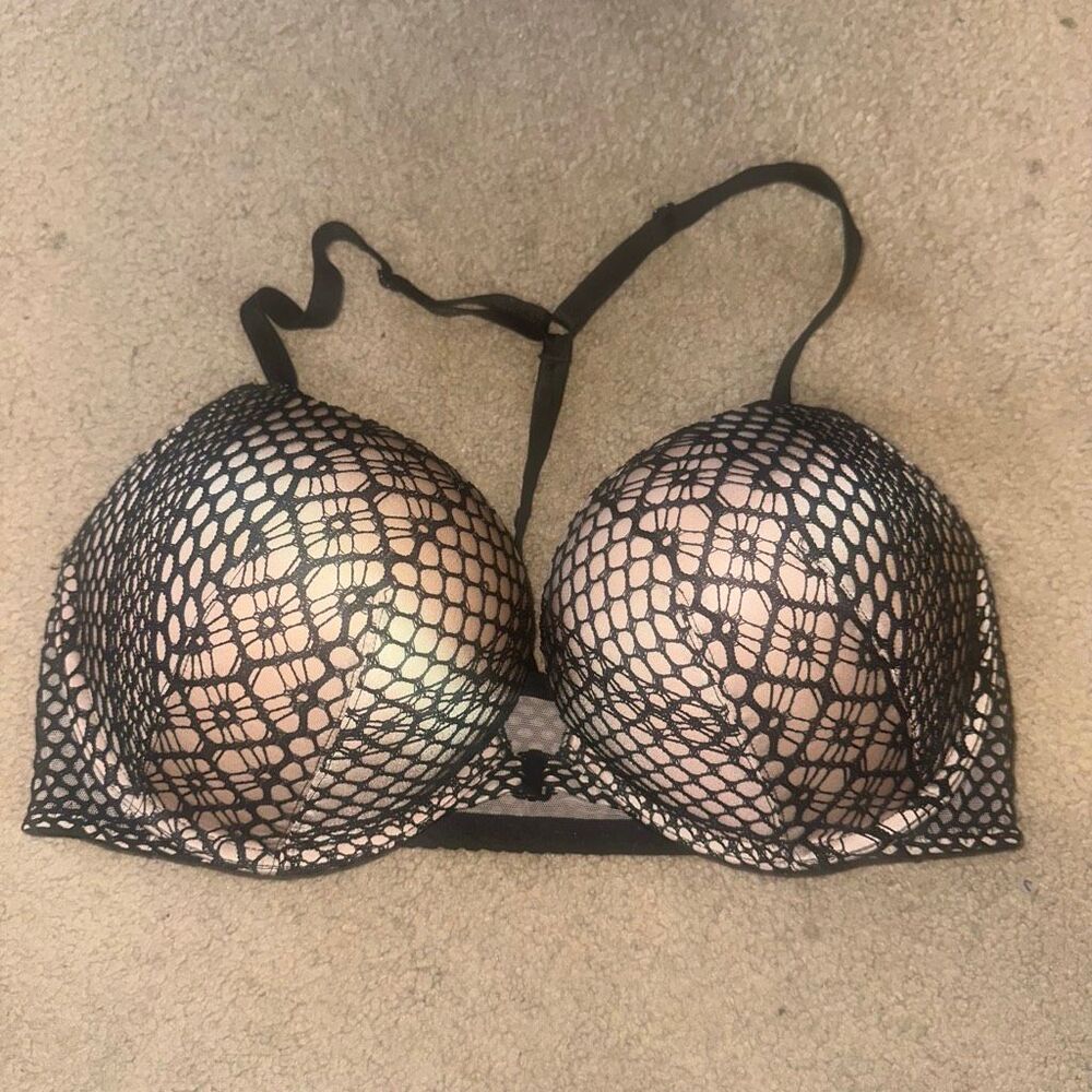 Victoria’s Secret black lace Bombshell plunge 38C bra
